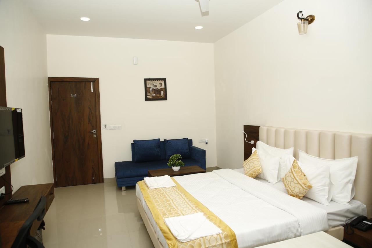 Hotel Manas Plus Khandwa Exterior photo
