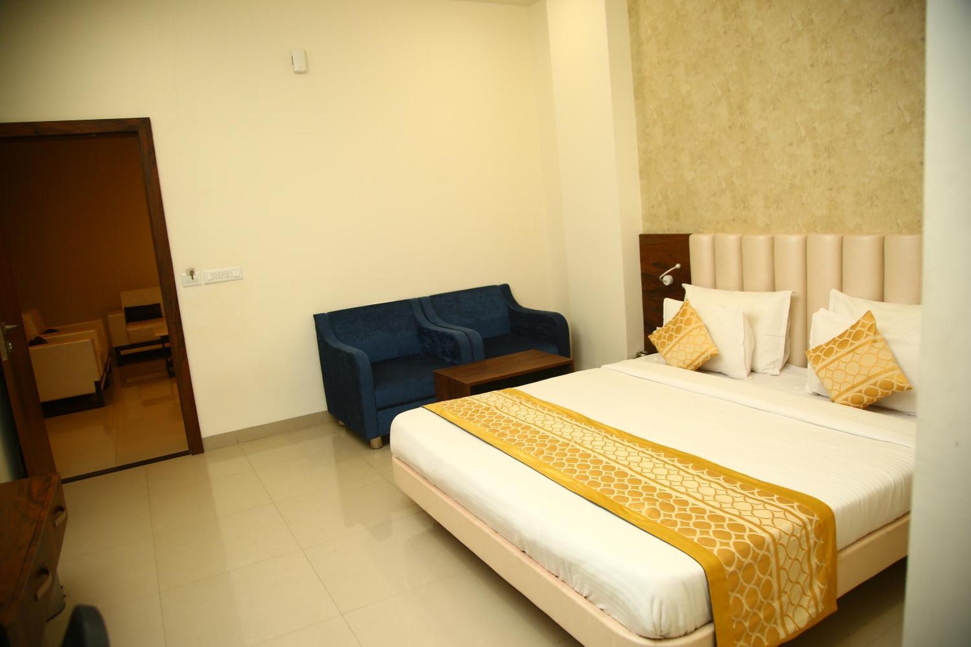Hotel Manas Plus Khandwa Exterior photo
