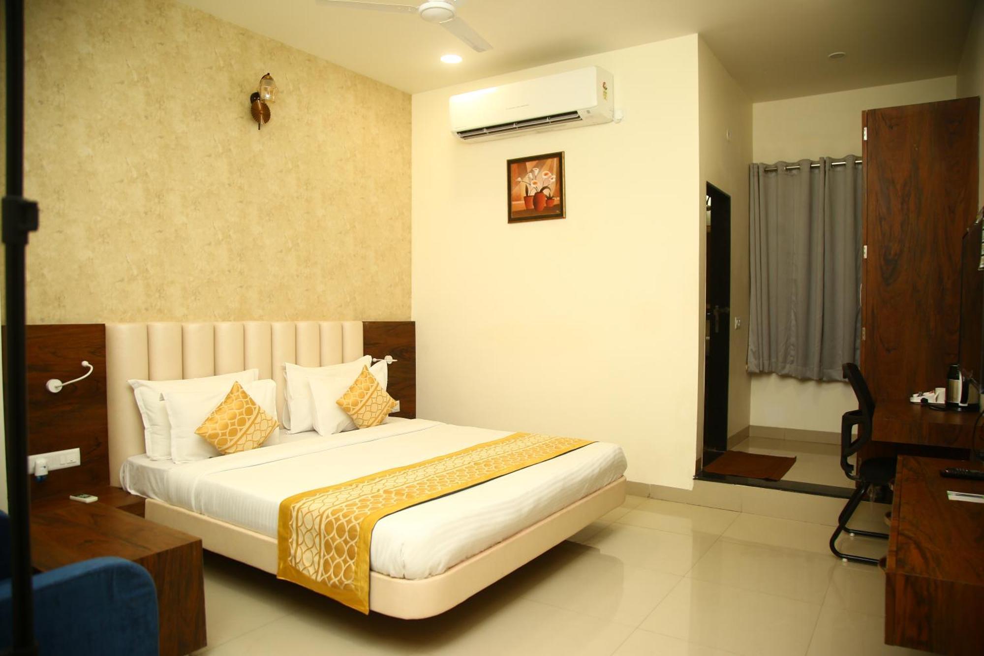 Hotel Manas Plus Khandwa Exterior photo