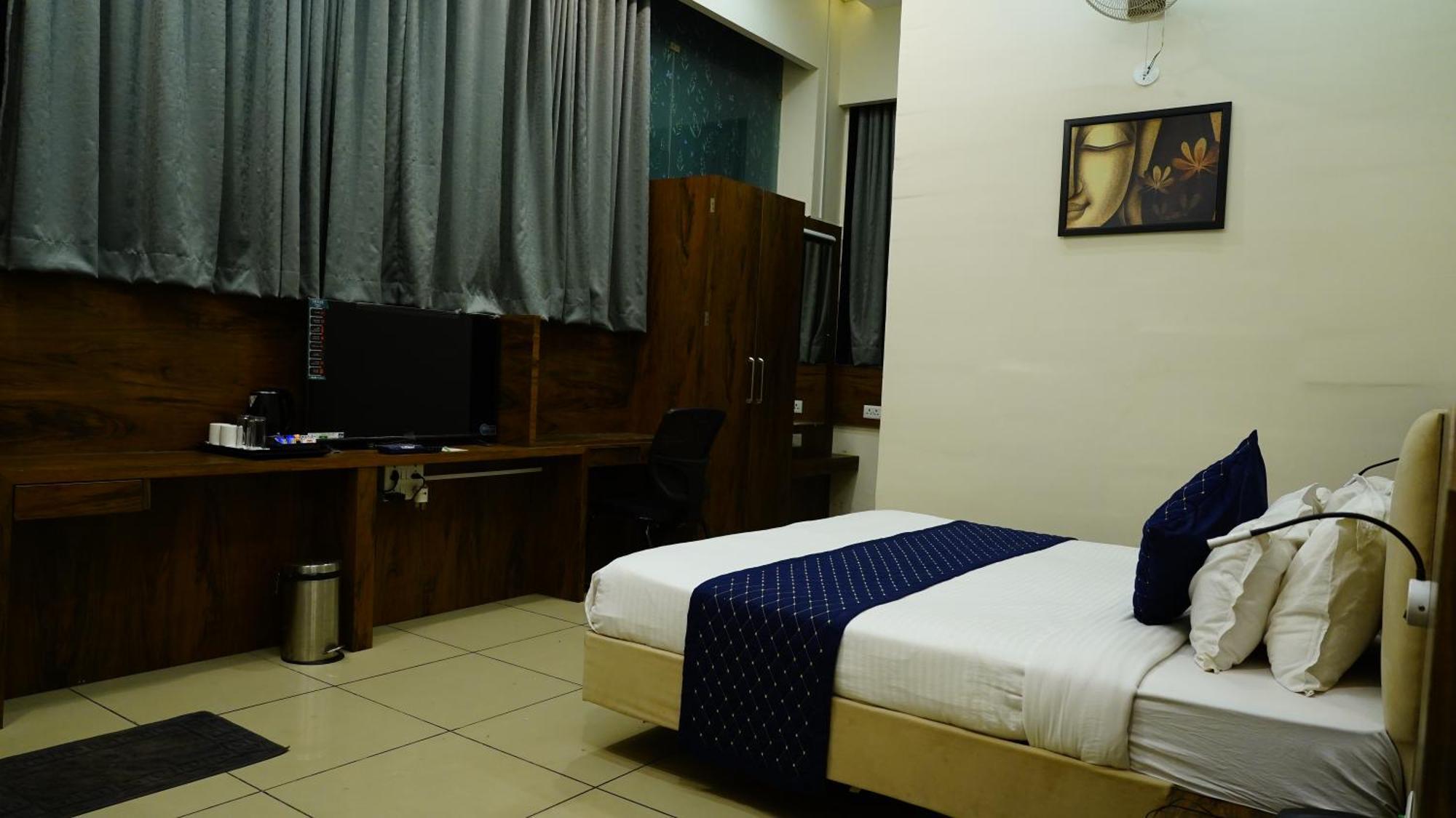 Hotel Manas Plus Khandwa Exterior photo